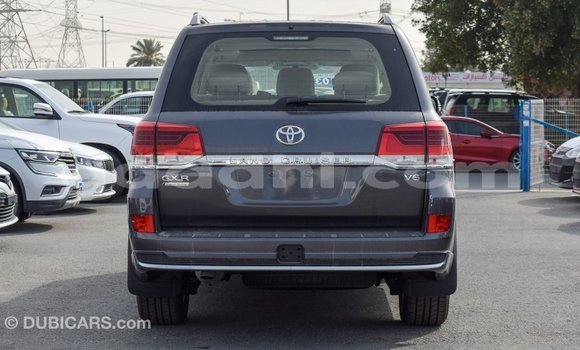 اشتري Imported Toyota Land Cruiser آخر سيارة في Import - Dubai في الصومال اشتري Imported Toyota Land Cruiser آخر سيارة في Import - Dubai في الصومال