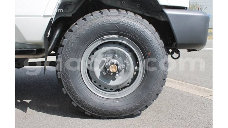 Big with watermark toyota land cruiser somalia import dubai 3562