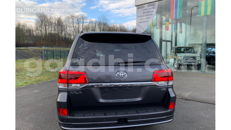 Big with watermark toyota land cruiser somalia import dubai 3572