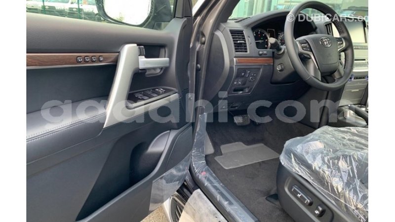 Big with watermark toyota land cruiser somalia import dubai 3572