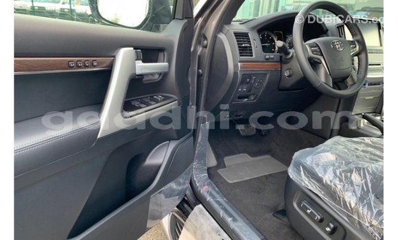 Imported Toyota Land Cruiser Brown Makiinaa iti Import - Dubai keessatti Somalia keessatti Imported Toyota Land Cruiser Brown Makiinaa iti Import - Dubai keessatti Somalia keessatti