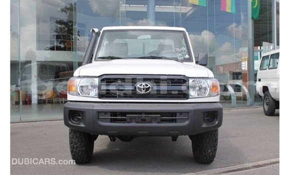 Nunua Imported Toyota Land Cruiser Nyeupe Gari ndani ya Import - Dubai nchini Somalia Nunua Imported Toyota Land Cruiser Nyeupe Gari ndani ya Import - Dubai nchini Somalia