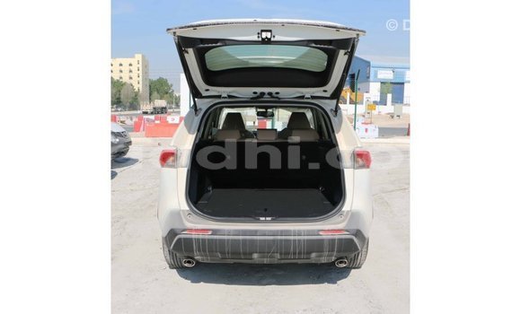 Buy Import Toyota HiAce White Truck in Import - Dubai in Somalia Buy Import Toyota HiAce White Truck in Import - Dubai in Somalia