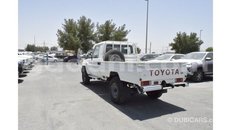 Big with watermark toyota land cruiser somalia import dubai 3583