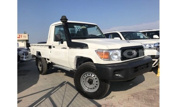 ይግዙ Imported Toyota Land Cruiser ነጭ መኪና በ Import - Dubai በ ሶማሊያ ይግዙ Imported Toyota Land Cruiser ነጭ መኪና በ Import - Dubai በ ሶማሊያ