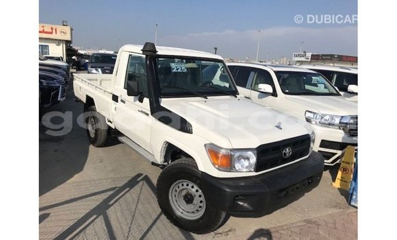 ይግዙ Imported Toyota Land Cruiser ነጭ መኪና በ Import - Dubai በ ሶማሊያ ይግዙ Imported Toyota Land Cruiser ነጭ መኪና በ Import - Dubai በ ሶማሊያ