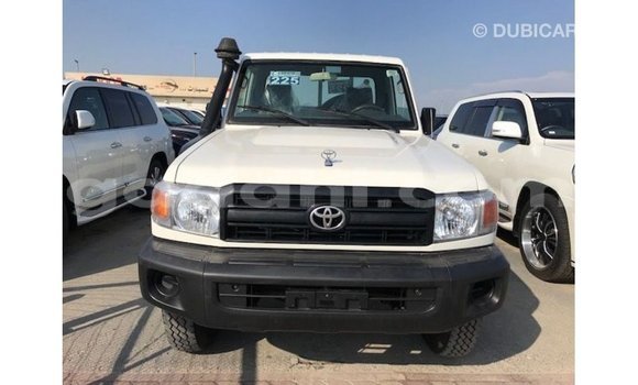 ይግዙ Imported Toyota Land Cruiser ነጭ መኪና በ Import - Dubai በ ሶማሊያ ይግዙ Imported Toyota Land Cruiser ነጭ መኪና በ Import - Dubai በ ሶማሊያ