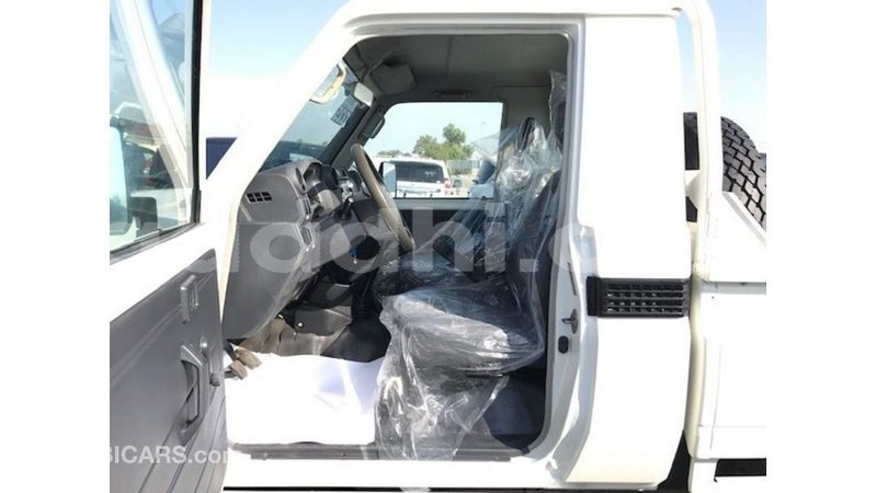 Big with watermark toyota land cruiser somalia import dubai 3593