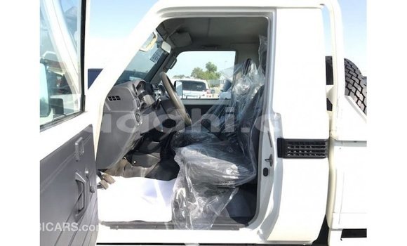 ይግዙ Imported Toyota Land Cruiser ነጭ መኪና በ Import - Dubai በ ሶማሊያ ይግዙ Imported Toyota Land Cruiser ነጭ መኪና በ Import - Dubai በ ሶማሊያ