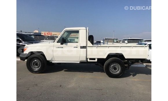 ይግዙ Imported Toyota Land Cruiser ነጭ መኪና በ Import - Dubai በ ሶማሊያ ይግዙ Imported Toyota Land Cruiser ነጭ መኪና በ Import - Dubai በ ሶማሊያ