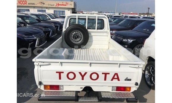 ይግዙ Imported Toyota Land Cruiser ነጭ መኪና በ Import - Dubai በ ሶማሊያ ይግዙ Imported Toyota Land Cruiser ነጭ መኪና በ Import - Dubai በ ሶማሊያ