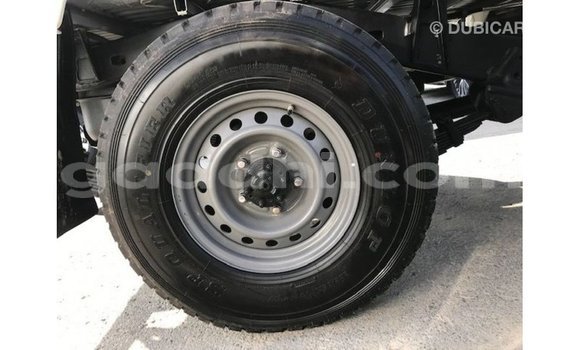 ይግዙ Imported Toyota Land Cruiser ነጭ መኪና በ Import - Dubai በ ሶማሊያ ይግዙ Imported Toyota Land Cruiser ነጭ መኪና በ Import - Dubai በ ሶማሊያ