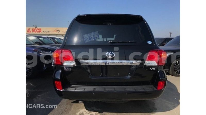 Big with watermark toyota land cruiser somalia import dubai 3596