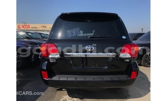 Acheter Import Voiture Toyota Land Cruiser Noir à Import - Dubai, Somalie Acheter Import Voiture Toyota Land Cruiser Noir à Import - Dubai, Somalie