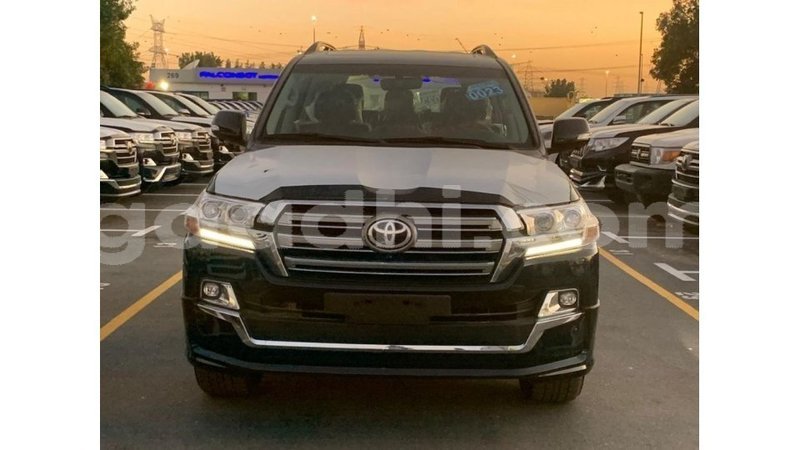 Big with watermark toyota land cruiser somalia import dubai 3598