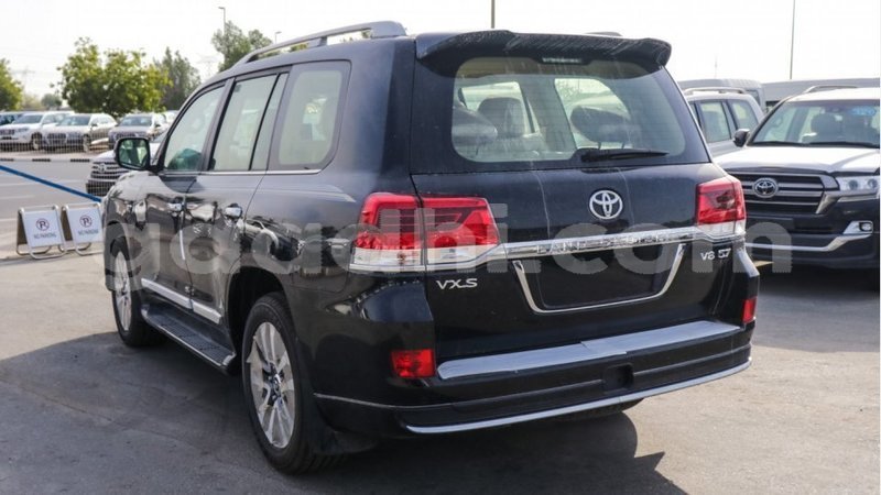 Big with watermark toyota land cruiser somalia import dubai 3604