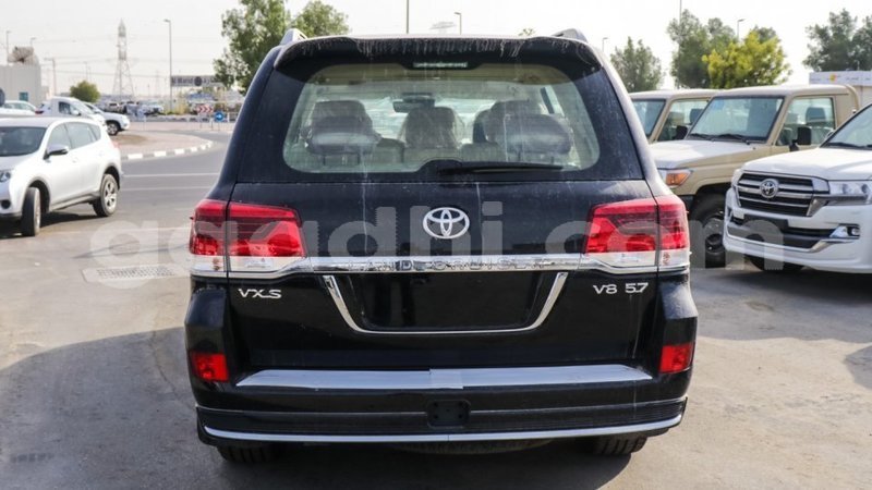 Big with watermark toyota land cruiser somalia import dubai 3604
