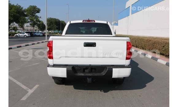 Nunua Imported Toyota Tundra Nyeupe Gari ndani ya Import - Dubai nchini Somalia Nunua Imported Toyota Tundra Nyeupe Gari ndani ya Import - Dubai nchini Somalia