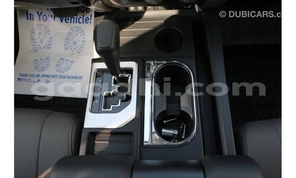 Nunua Imported Toyota Tundra Nyeupe Gari ndani ya Import - Dubai nchini Somalia Nunua Imported Toyota Tundra Nyeupe Gari ndani ya Import - Dubai nchini Somalia