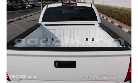 Nunua Imported Toyota Tundra Nyeupe Gari ndani ya Import - Dubai nchini Somalia Nunua Imported Toyota Tundra Nyeupe Gari ndani ya Import - Dubai nchini Somalia
