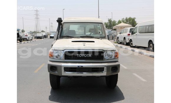 Nunua Imported Toyota Land Cruiser Nyeupe Gari ndani ya Import - Dubai nchini Somalia Nunua Imported Toyota Land Cruiser Nyeupe Gari ndani ya Import - Dubai nchini Somalia