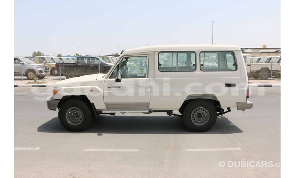 Nunua Imported Toyota Land Cruiser Nyeupe Gari ndani ya Import - Dubai nchini Somalia Nunua Imported Toyota Land Cruiser Nyeupe Gari ndani ya Import - Dubai nchini Somalia
