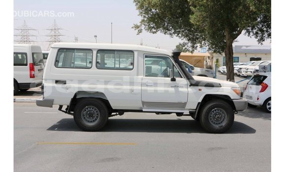 Nunua Imported Toyota Land Cruiser Nyeupe Gari ndani ya Import - Dubai nchini Somalia Nunua Imported Toyota Land Cruiser Nyeupe Gari ndani ya Import - Dubai nchini Somalia
