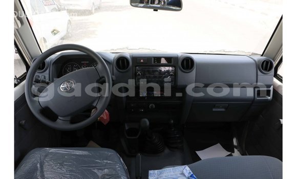 Nunua Imported Toyota Land Cruiser Nyeupe Gari ndani ya Import - Dubai nchini Somalia Nunua Imported Toyota Land Cruiser Nyeupe Gari ndani ya Import - Dubai nchini Somalia