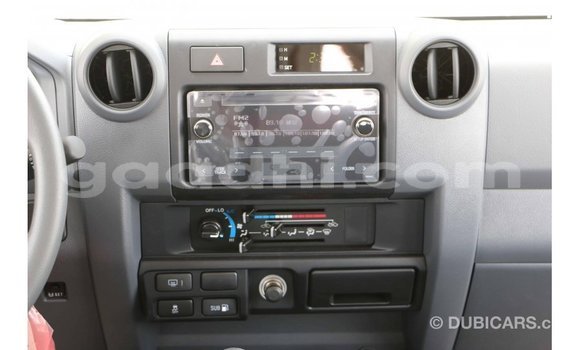 Nunua Imported Toyota Land Cruiser Nyeupe Gari ndani ya Import - Dubai nchini Somalia Nunua Imported Toyota Land Cruiser Nyeupe Gari ndani ya Import - Dubai nchini Somalia