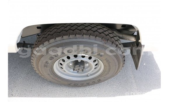 Nunua Imported Toyota Land Cruiser Nyeupe Gari ndani ya Import - Dubai nchini Somalia Nunua Imported Toyota Land Cruiser Nyeupe Gari ndani ya Import - Dubai nchini Somalia