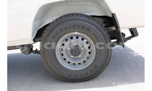 Nunua Imported Toyota Land Cruiser Nyeupe Gari ndani ya Import - Dubai nchini Somalia Nunua Imported Toyota Land Cruiser Nyeupe Gari ndani ya Import - Dubai nchini Somalia