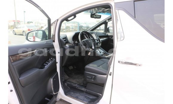 Nunua Imported Toyota Alphard Nyeupe Gari ndani ya Import - Dubai nchini Somalia Nunua Imported Toyota Alphard Nyeupe Gari ndani ya Import - Dubai nchini Somalia