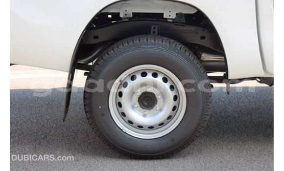 Imported Toyota Hilux White Makiinaa iti Import - Dubai keessatti Somalia keessatti Imported Toyota Hilux White Makiinaa iti Import - Dubai keessatti Somalia keessatti