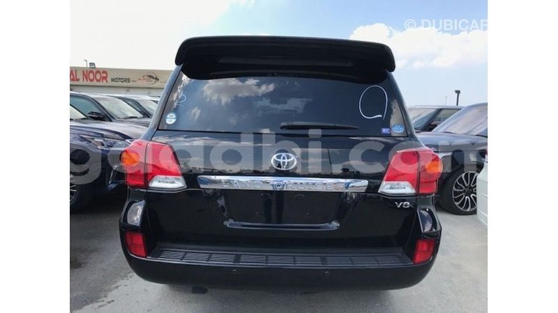 Big with watermark toyota land cruiser somalia import dubai 3622