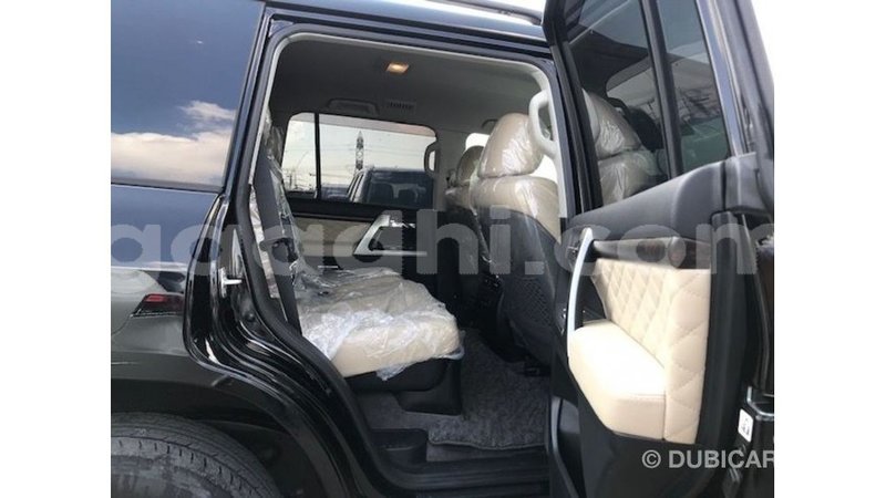 Big with watermark toyota land cruiser somalia import dubai 3622