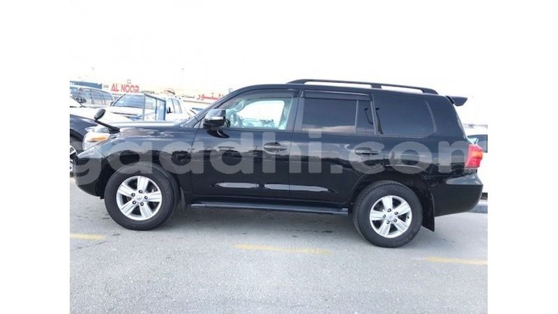 Big with watermark toyota land cruiser somalia import dubai 3622