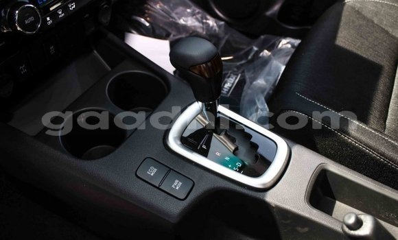 Nunua Imported Toyota Hilux Nyeupe Gari ndani ya Import - Dubai nchini Somalia Nunua Imported Toyota Hilux Nyeupe Gari ndani ya Import - Dubai nchini Somalia