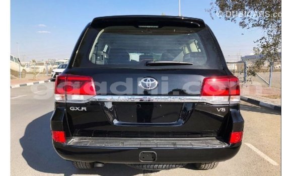 Imported Toyota Land Cruiser Black Makiinaa iti Import - Dubai keessatti Somalia keessatti Imported Toyota Land Cruiser Black Makiinaa iti Import - Dubai keessatti Somalia keessatti