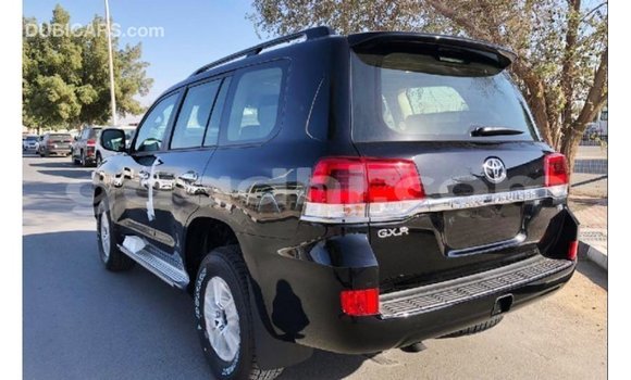 Imported Toyota Land Cruiser Black Makiinaa iti Import - Dubai keessatti Somalia keessatti Imported Toyota Land Cruiser Black Makiinaa iti Import - Dubai keessatti Somalia keessatti