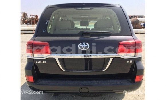 Nunua Imported Toyota Land Cruiser Nyeusi Gari ndani ya Import - Dubai nchini Somalia Nunua Imported Toyota Land Cruiser Nyeusi Gari ndani ya Import - Dubai nchini Somalia