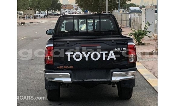Imported Toyota Hilux Black Makiinaa iti Import - Dubai keessatti Somalia keessatti Imported Toyota Hilux Black Makiinaa iti Import - Dubai keessatti Somalia keessatti