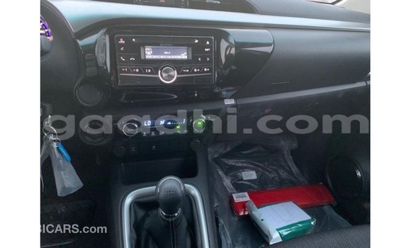 Imported Toyota Hilux Black Makiinaa iti Import - Dubai keessatti Somalia keessatti Imported Toyota Hilux Black Makiinaa iti Import - Dubai keessatti Somalia keessatti