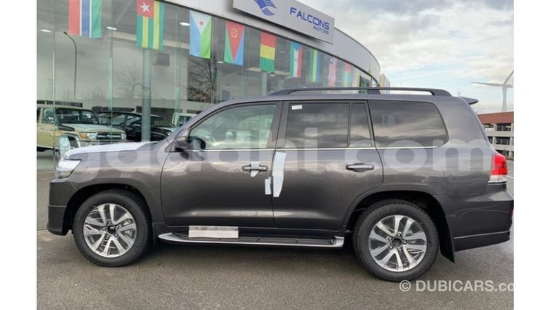 Big with watermark toyota land cruiser somalia import dubai 3638