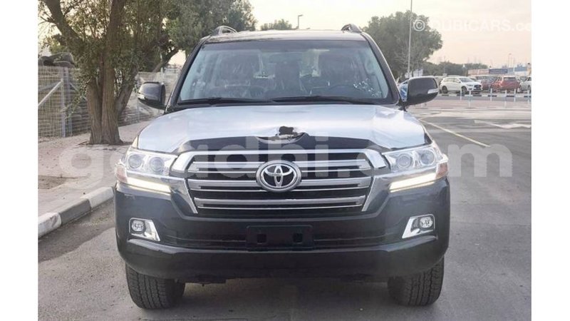 Big with watermark toyota land cruiser somalia import dubai 3640