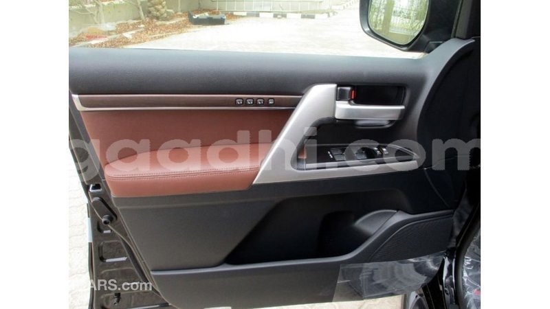 Big with watermark toyota land cruiser somalia import dubai 3644