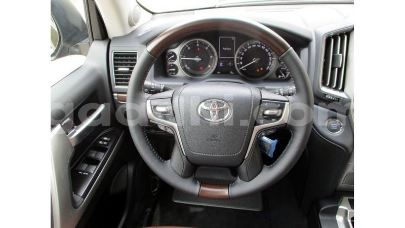 Big with watermark toyota land cruiser somalia import dubai 3644