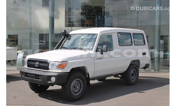 Nunua Imported Toyota Land Cruiser Nyeupe Gari ndani ya Import - Dubai nchini Somalia Nunua Imported Toyota Land Cruiser Nyeupe Gari ndani ya Import - Dubai nchini Somalia