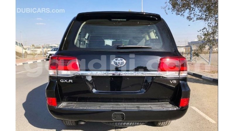 Big with watermark toyota land cruiser somalia import dubai 3648