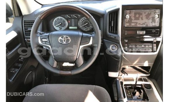 Imported Toyota Land Cruiser Black Makiinaa iti Import - Dubai keessatti Somalia keessatti Imported Toyota Land Cruiser Black Makiinaa iti Import - Dubai keessatti Somalia keessatti