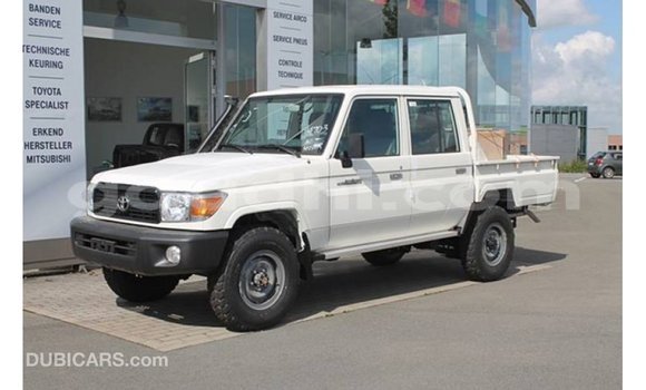 ይግዙ Imported Toyota Land Cruiser ነጭ መኪና በ Import - Dubai በ ሶማሊያ ይግዙ Imported Toyota Land Cruiser ነጭ መኪና በ Import - Dubai በ ሶማሊያ